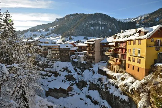 Le village de Flumet en hiver